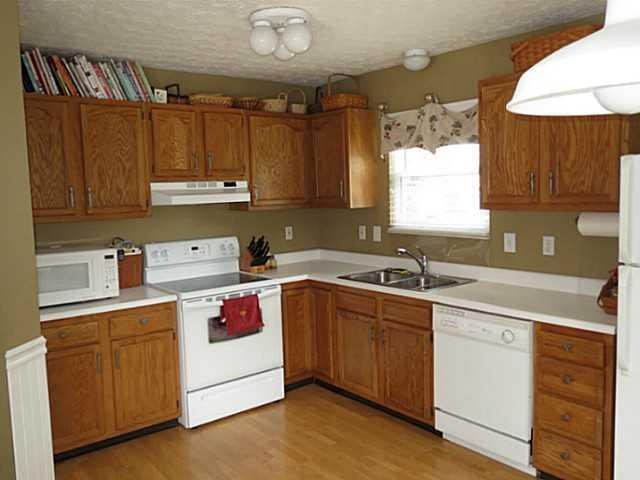McIntyre Dr, Dublin Ohio kitchen before remodeling